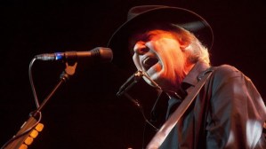 hi-neil-young-02748804-8col